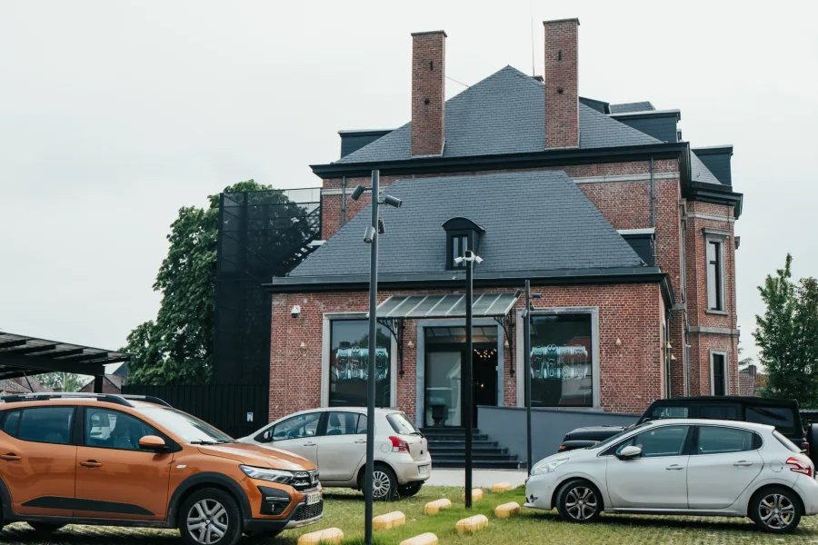 La façade du château qui abrite le Casino Elite Quiévrain